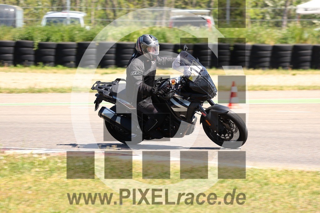 0117-20260426_02689 | Schöne Erinnerungen an spannende Momente - das festzuhalten ist unser Job. PIXELrace.de ist seit 2003 auf den Rennstrecken Europas unterwegs um die Action draußen beim Fahren und die wunderbare Stimmung imm Fahrerlager für euch einzufangen.