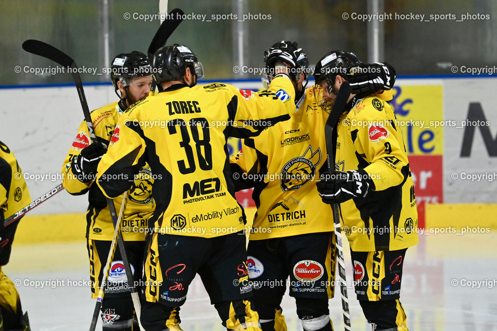 ESC Steindorf vs. MET PHOTOVOLTAIK HORNETS SPITTAL | Jubel HORNETS SPITTAL Mannschaft, #38 Zorec Marco EC Hornets Spittal, #9 Essmann Kevin EC Hornets Spittal, #12 Glavic Gasper EC Hornets Spittal, ESC Steindorf vs. MET PHOTOVOLTAIK HORNETS SPITTAL, ESC Steindorf vs. MET PHOTOVOLTAIK HORNETS SPITTAL am 26.10.2024 in Steindorf (Ossiachersee Halle), Austria, (Photo by Bernd Stefan)