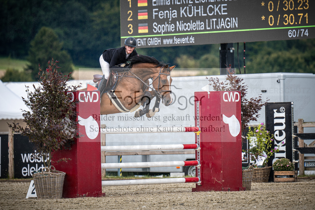 DOS_7198 | Entdecke hochwertige Reitturnierfotos von Foto Oger. Professionell, emotional und authentisch – jetzt Lieblingsmomente im Shop bestellen.Deutschlandweite Turnierfotografie. - Realisiert mit Pictrs.com