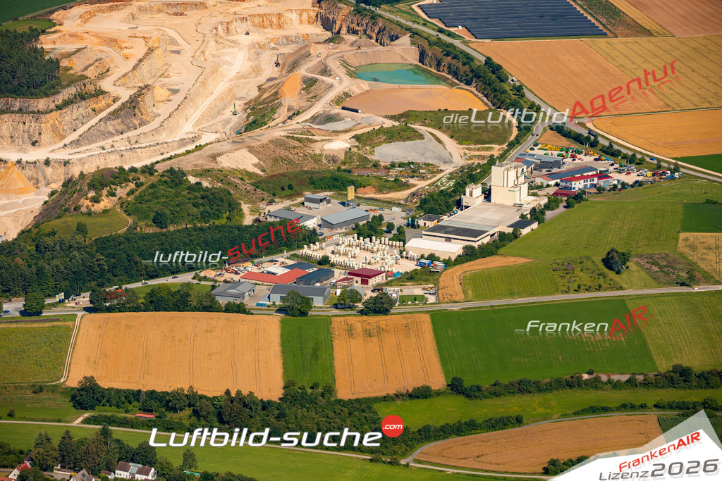 Das Luftbild zeigt :  Lauterhofen - Die Luftaufnahme wurde 2024 vom UL-Flugzeug aus erstellt ( keine Drohne ) - Hochauflösende Luftaufnahme - Für grossformatige Ausdrucke geeignet. Die Geschenkidee !Mit Lizenz und Bildrechte bestellbar