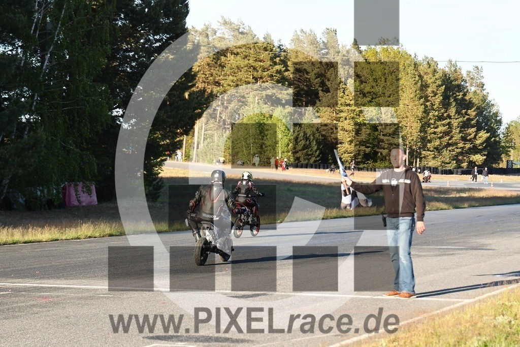 mopedrennen-20260514_12147 | Schöne Erinnerungen an spannende Momente - das festzuhalten ist unser Job. PIXELrace.de ist seit 2003 auf den Rennstrecken Europas unterwegs um die Action draußen beim Fahren und die wunderbare Stimmung imm Fahrerlager für euch einzufangen.