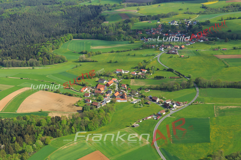 Luftbild von  Simmelbuch - Luftaufnahme wurde 2015 von https://frankenair.de mittels Flugzeug (keine Drohne) erstellt - die Geschenkidee