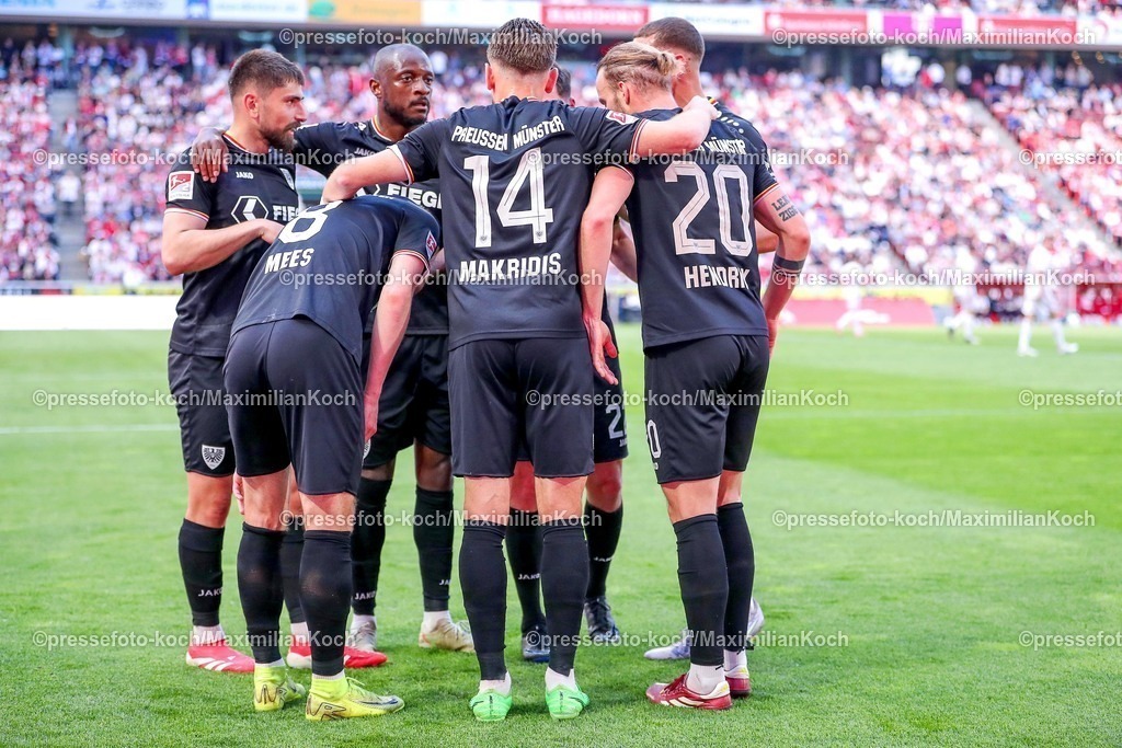 1FC20042501086 | 20.04.2025, Fußball, 1. FC Köln - Preußen Münster, 2.. Fußball Bundesliga, 30. Spieltag, RheinEnergie-STADION, Saison 2024 2025: Torjubel Joshua Mees (Preussen Muenster #08) zusammen mit Charalambos Makridis (Preussen Muenster #14) nach dem Eigentor zum 1:1 durch Timo Hübers (FC Koeln #4) DFB regulations prohibit any use of photographs as image sequences and or quasi-video.