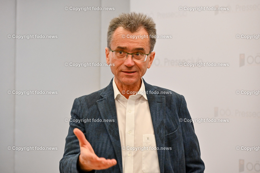 Pressekonferenz Aerztekammer für Ooe_ Neue Formen der Finanzierung im Gesundheitssystem_ 03.01.2023-17 | 03.01.2023, Presseclub Linz, AUT, Pressekonferenz Aerztekammer für Ooe, Neue Formen der Finanzierung im Gesundheitssystem, im Bild Peter Niedermoser (Praesident der Ooe-Aerztekammer)