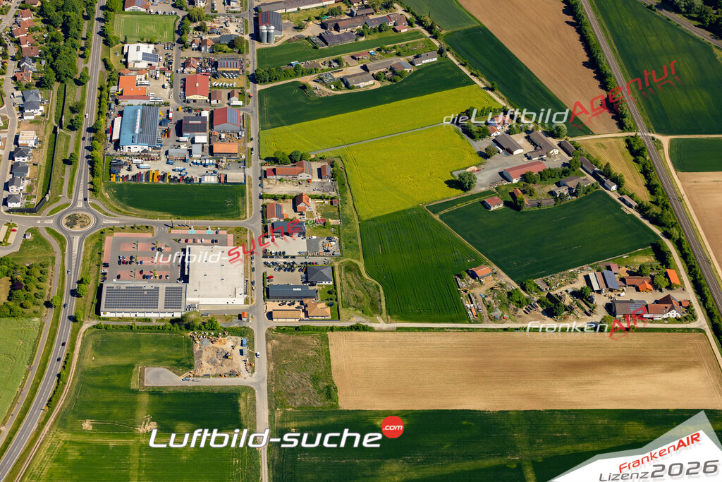 Luftaufnahme der Stadt Zeil am Main - Die Luftaufnahme wurde 2025 vom UL-Flugzeug heraus erstellt ( keine Drohne ) - Hochauflösende Luftaufnahme - für professionelle Ausdrucke geeignet. Die Geschenkidee !Mit Lizenz und Bildrechte bestellbar