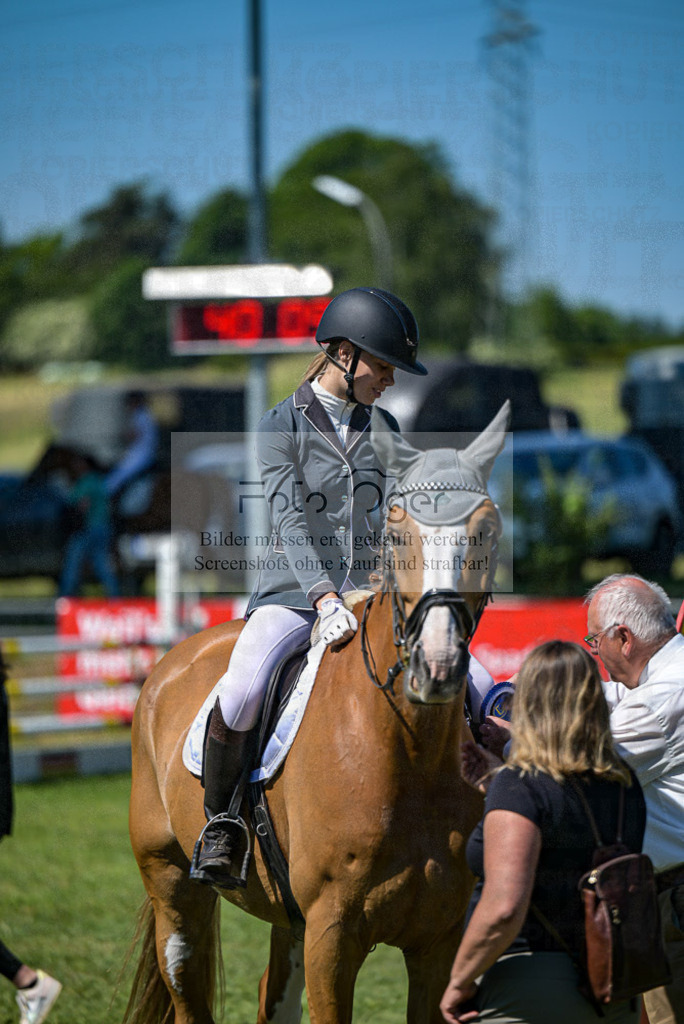 Reitturnier Voxtrup | Entdecke hochwertige Reitturnierfotos von Foto Oger. Professionell, emotional und authentisch – jetzt Lieblingsmomente im Shop bestellen.Deutschlandweite Turnierfotografie. - Realisiert mit Pictrs.com