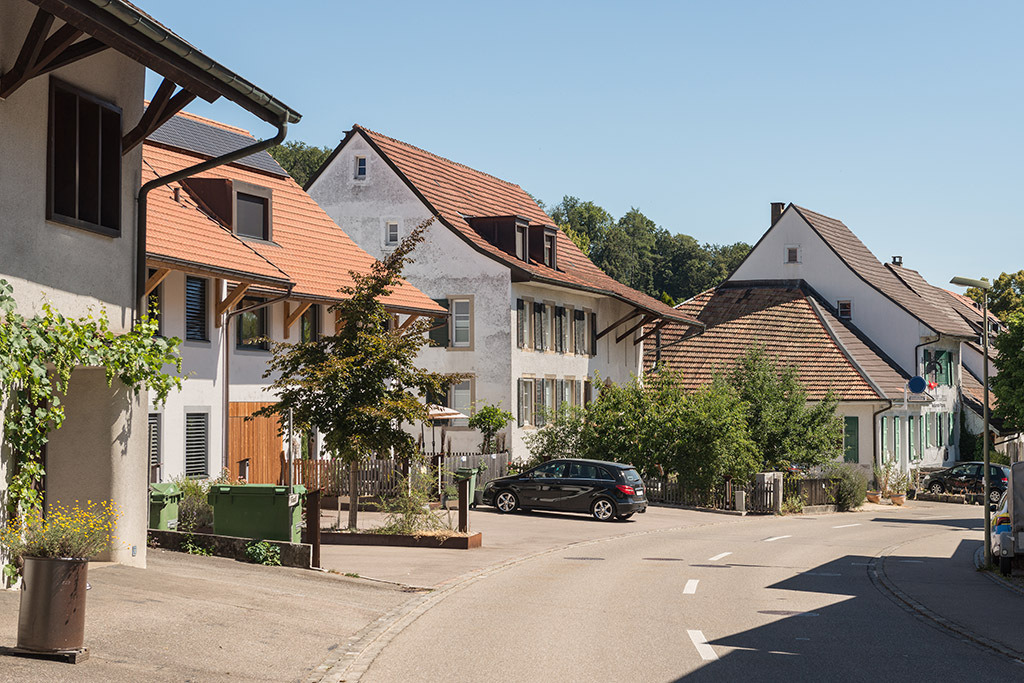 Häuser im Zentrum | in Lupsingen, Baselland, Schweiz - Realisiert mit Pictrs.com