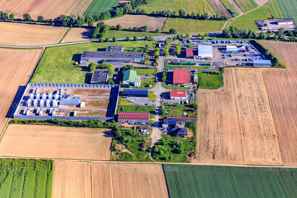 Aerial view: Industrial park ZA Kiesweg with Serrurerie Strasser Sarl, IONOS Datacenter, GARAGE MODERY and PROFIL ALSACE in Niederlauterbach in the state Bas-Rhin, France. – Photo: IMG_115038.jpg taken on 06/01/2019 by Werner Riehm/FLY-FOTO.com – Resolution of the original: 5080 x 3387 px – GARAGE MODERY – Profil Alsace S.A.S