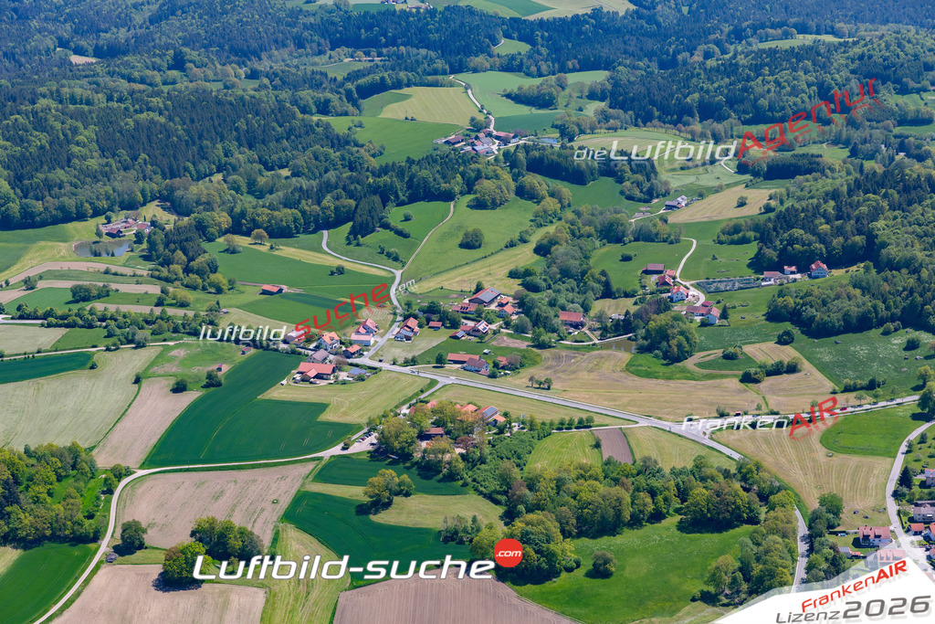 Die Luftaufnahme schwaig - Brennberg wurde 2021 mittels Flugzeug (keine Drohne) erstellt. Hohe Auflösung -für große Poster und Wandbilder geeignet!