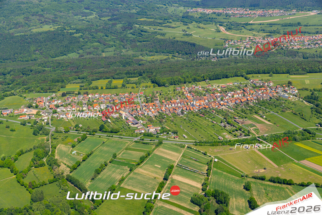 Die Luftaufnahme Langenleiten - Sandberg wurde 2022 vom Flugzeug aus (keine Drohne) erstellt. Hohe Auflösung -für große Poster und Wandbilder geeignet - Garantiert!