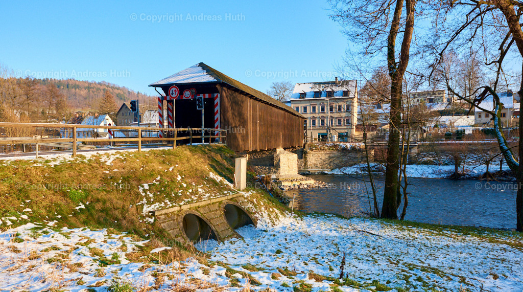 Die Gedeckte Holzbrücke von Hennersdorf von 1840 über die Zschopau | Bedeutsame Landschaften Deutschlands - Realisiert mit Pictrs.com