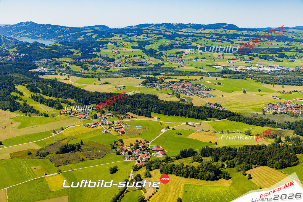 Luftaufnahme Weiher Rettenberg - Die Luftaufnahme wurde 2025 vom UL-Flugzeug heraus erstellt ( keine Drohne ) - Hochauflösende Luftaufnahme - für professionelle Ausdrucke geeignet. Die Geschenkidee !Mit Lizenz und Bildrechte bestellbar