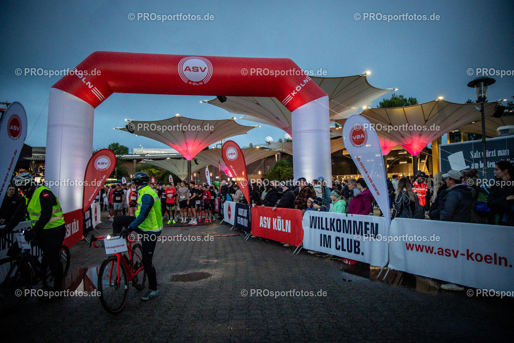 23. ASV Nachtlauf; Koeln, 13.05.26 | Impressionen vom 23. ASV Nachtlauf am 13.05.26 am Tanzbrunnen in Koeln. Foto: BEAUTIFUL SPORTS/Axel Kohring
