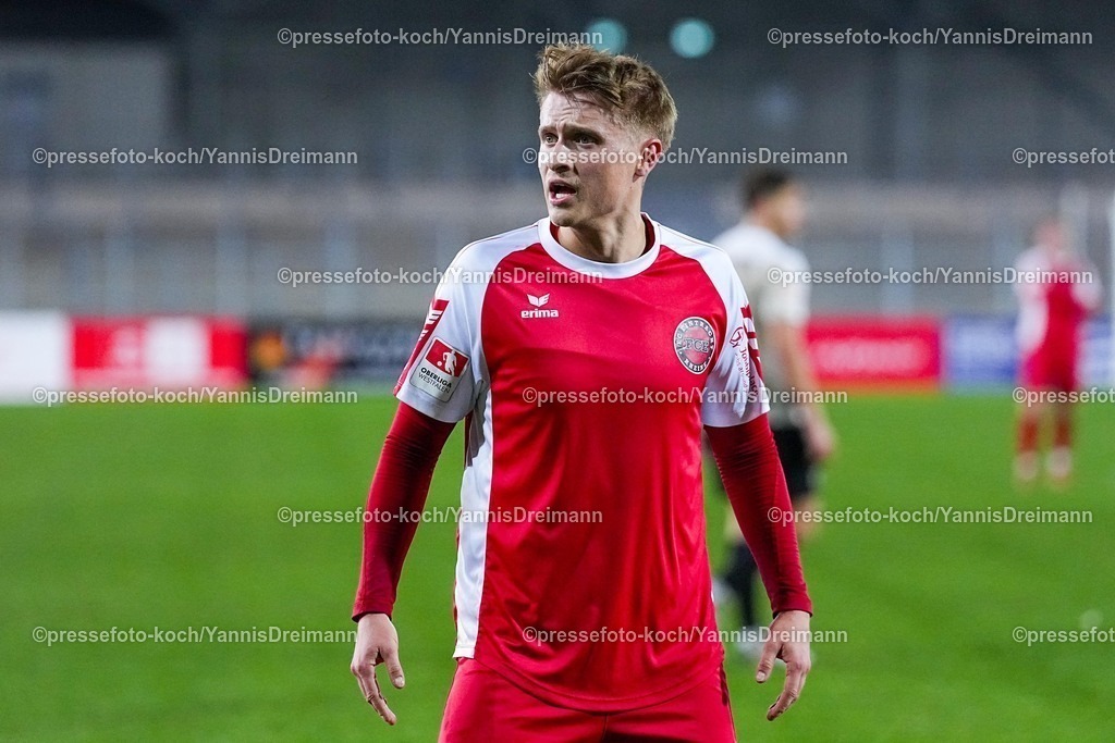 xYDRx06112501046 | 06.11.2025, xydrx, Fußball, Oberliga Westfalen, SG Wattenscheid 09 - FC Eintracht Rheine, Saison 2025 2026, Lohrheidestadion:  Pascal Petruschka (FC Eintracht Rheine #11)