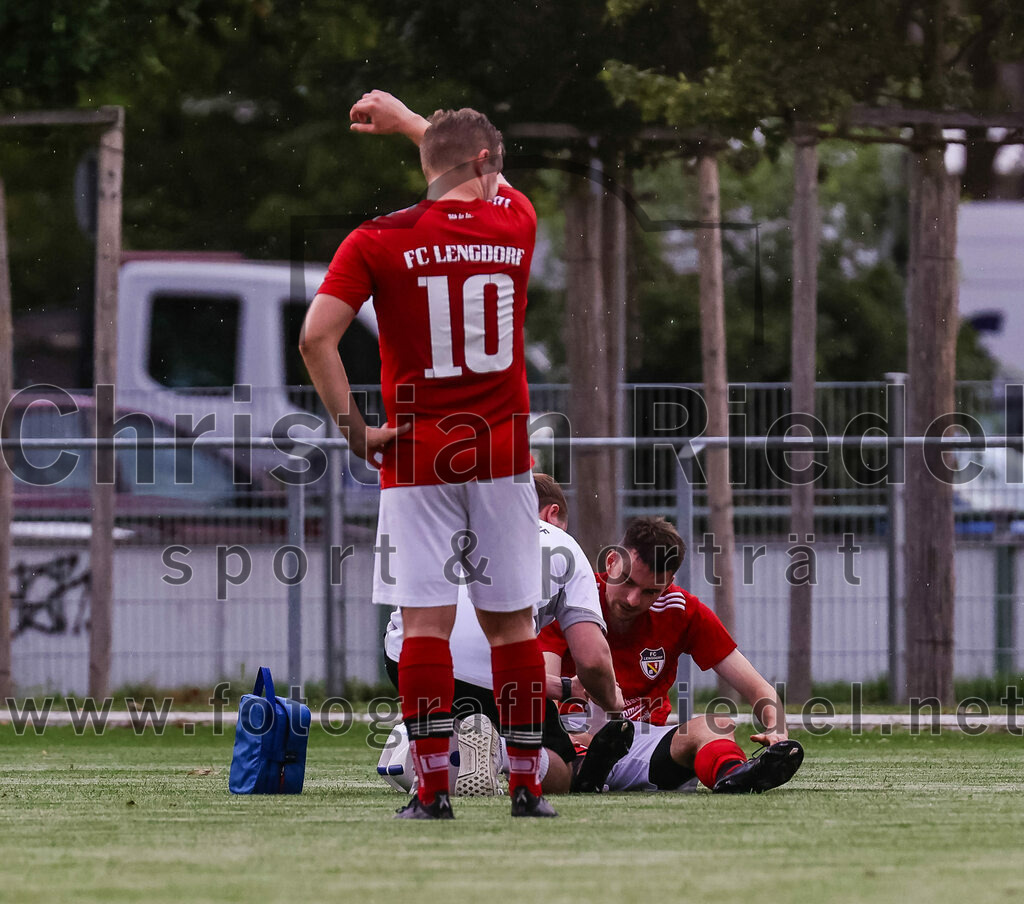 2023-08-25_048_FC_Finsing_gegen_FC_Lengdorf | Finsing, Deutschland, 25.08.2023:
Fußball, Kreisliga 2023 / 2024, 6. Spieltag, FC Finsing gegen FC Lengdorf, Endergebnis: 5:0

Florian Spielberger (FC Lengdorf, #10), Tobias Lechner (FC Lengdorf, #13)

Foto: Christian Riedel / fotografie-riedel.net