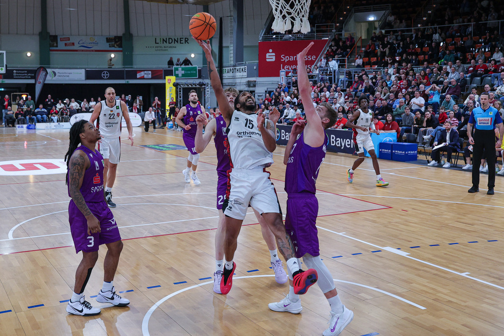 Pro A BAYER GIANTS vs BG Göttingen-43 | Fotos von Basketballspielen aus dem Raum NRW fotografiert von Gero Mueller-Laschet und Daniel Schaefer - Realisiert mit Pictrs.com