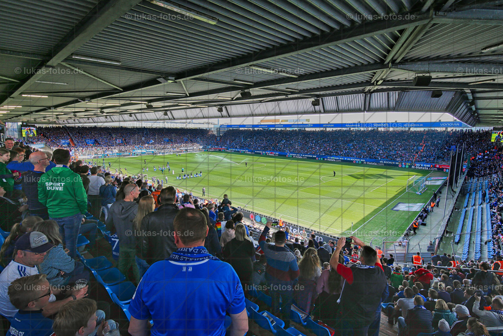 Ruhrstadion ausverkauft | Im März 2019 war das Ruhrstadion beim Zweitliga-Spiel des VfL Bochum gegen den Hamburger SV ausverkauft. - Realisiert mit Pictrs.com
