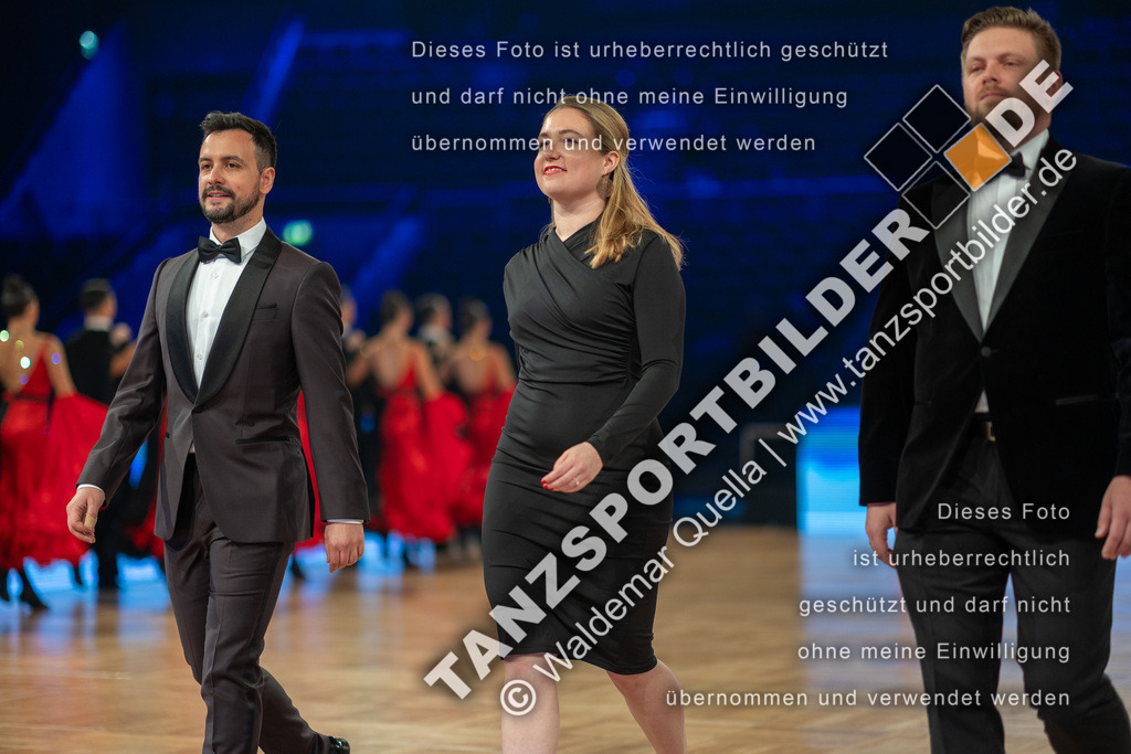 20251206-00251 | Hier finden Sie Tanz Bilder vom Latein und Standard Formationen tanzen. Sportbilder vom Tanzsport. Schöne Fotos und von Weltmeisterschaft, Europameisterschaft, Bundesliga, Regionalliga, Oberliga und Landesliga sowie von GOC Stuttgart, DanceComp, WM Bremen