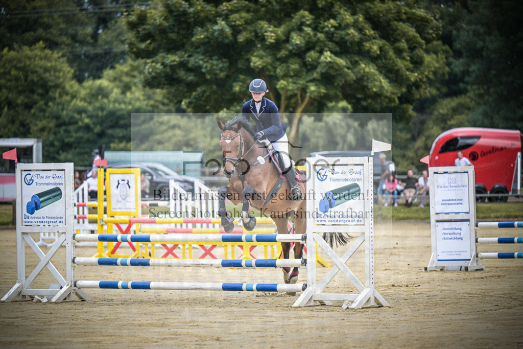 DOS_6941 | Entdecke hochwertige Reitturnierfotos von Foto Oger. Professionell, emotional und authentisch – jetzt Lieblingsmomente im Shop bestellen.Deutschlandweite Turnierfotografie. - Realisiert mit Pictrs.com