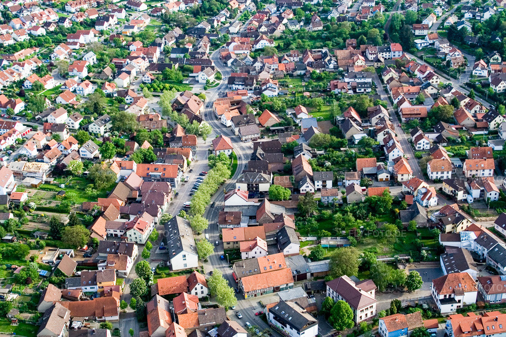 Luftbild: Hauptstr im Ortsteil Langensteinbach in Karlsbad im Bundesland Baden-Württemberg in Deutschland. Foto: IMG_1984.jpg vom 14.05.2006 durch Werner Riehm/FLY-FOTO.de