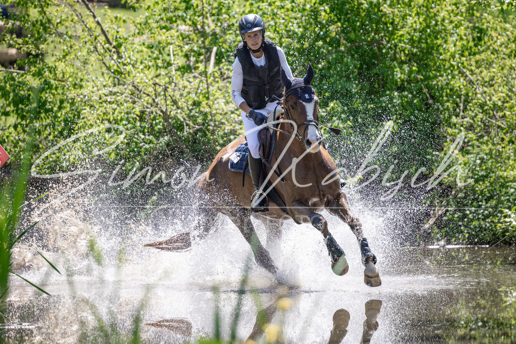 20260523-_3LI8363 | Tierfotografie Pferde, Hunde, Katzen, Haustiere.
Turnierfotografie Reitturniere, Reiten, Springreiten, Dressur in Hanau, dem Main-Kinzig-Kreis und dem Rhein-Main- Gebiet um Frankfurt