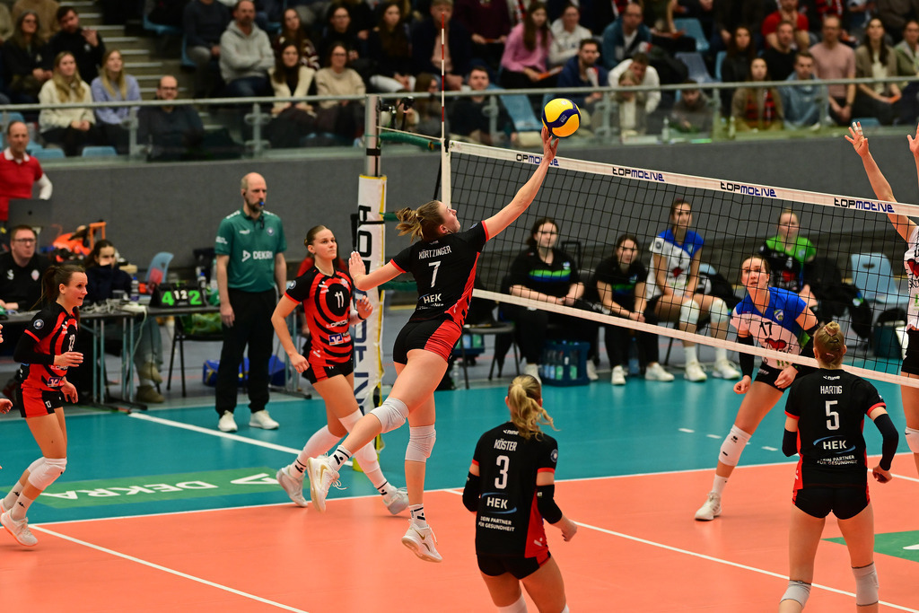 Volleyball I Frauen I Saison 2025-2026 I Bundesliga I Hauptrunde I ETV Hamburger Volksbank Volleys - Skurios Volleys Borken | Der Sportfotograf. - Realisiert mit Pictrs.com
