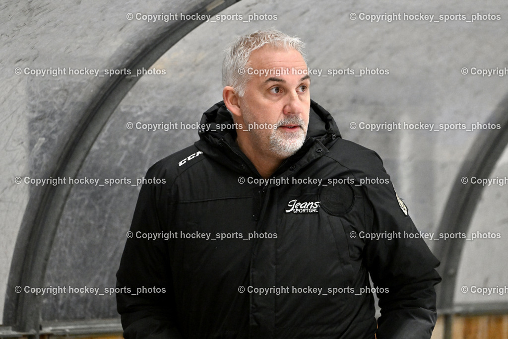 MET PHOTOVOLTAIK HORNETS SPITTAL vs. 1. EHC ALTHOFEN | Headcoach EHC Althofen Ressmann Gerald, MET PHOTOVOLTAIK HORNETS SPITTAL vs. 1. EHC ALTHOFEN, MET PHOTOVOLTAIK HORNETS SPITTAL vs. 1. EHC ALTHOFEN am 10.01.2026 in Spittal an der Drau (Eissportzentrum Spittal), Austria, (Photo by Bernd Stefan)