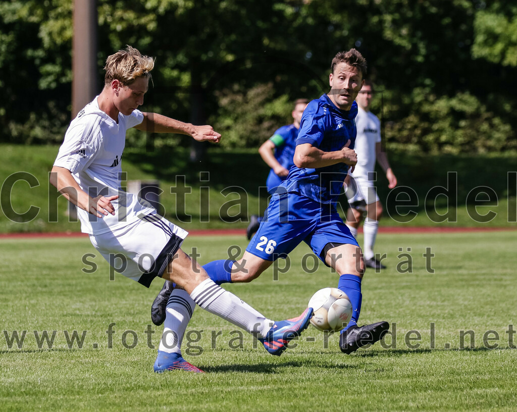 2023-09-02_010_SG_Markt_Schwaben_gegen_TSV_Hohenbrunn | Markt Schwaben, Deutschland, 02.09.2023:
Fußball, Kreisklasse 2023 / 2024, 3. Spieltag, (SG) Markt Schwaben gegen TSV Hohenbrunn, Endergebnis: 2:0

Maximilian Wagner (SG Markt Schwaben, #5), Christoph Kahler (TSV Hohenbrunn, #26)

Foto: Christian Riedel / fotografie-riedel.net