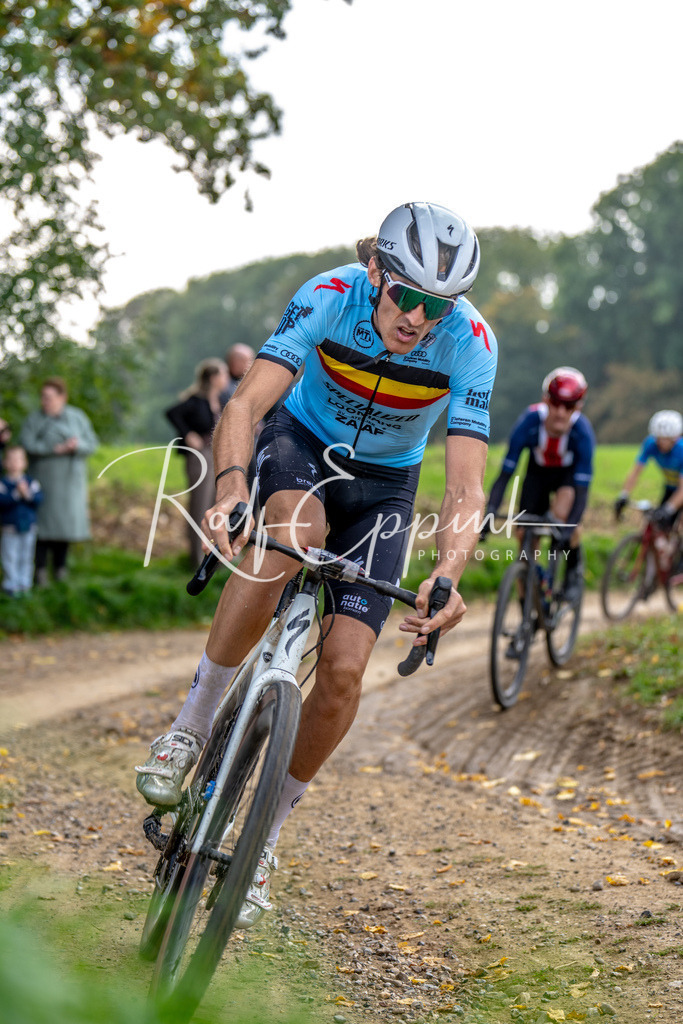 Ralf Eppink Photography 20251012_DSC03091 | Sportfotografie, Eventfotografie, Porträtfotografie, Radsport Fotograf, Triathlon Fotograf, Düsseldorf Fotograf, Köln Fotograf, Actionfotografie, Teamfotografie, Peoplefotografie, Business Portraits, Veranstaltungsfotografie, Reportagefotografie - Realisiert mit Pictrs.com