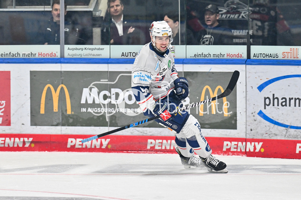 Augsburger Panther - Iserlohn Roosters | Jubel nach dem Treffer zum 0-2 durch Sven ZIEGLER (Iserlohn Roosters 52)  / FReude / Happy / Tor / Torschuezte / DEL: Augsburger Panther - Iserlohn Roosters, Curt Frenzel Stadion am 17.11.2024