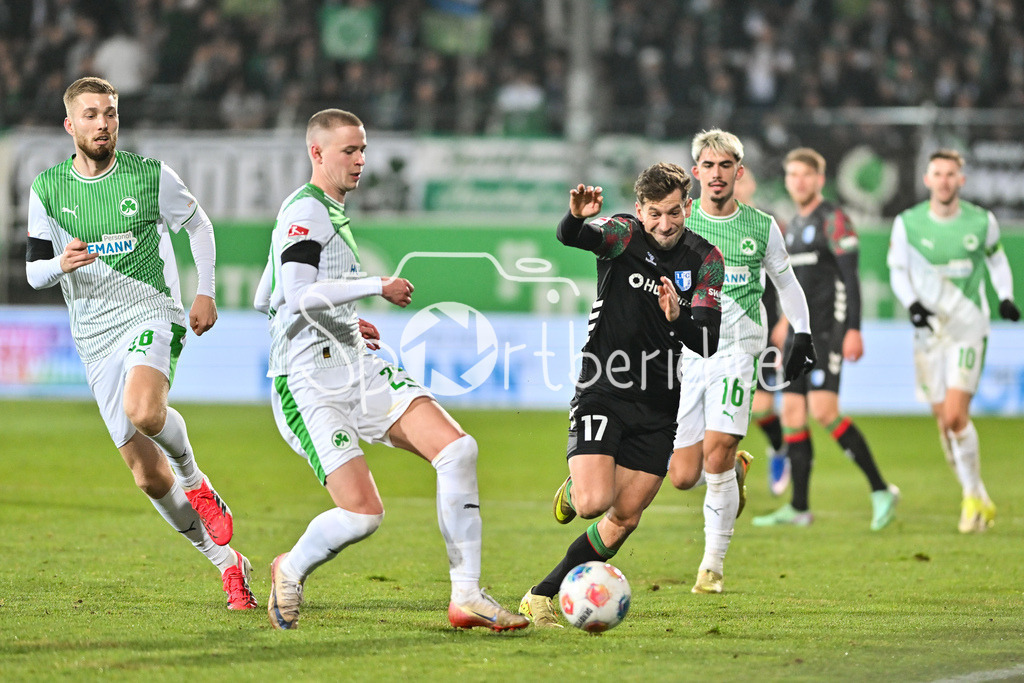 SpVgg Greuther Fürth - 1. FC Magdeburg | FUERTH, GERMANY - 06. FEBRUARY: im Duell Brynjar Ingo BJARNASON (SpVgg Greuther Fürth 25) und Alexander NOLLENBERGER (1. FC Magdeburg 17) während dem Match zwischen der SpVgg Greuther Fürth und dem 1. FC Magdeburg am 21. Spieltag der 2. Bundesliga im Sportpark Ronhof Thomas Sommer