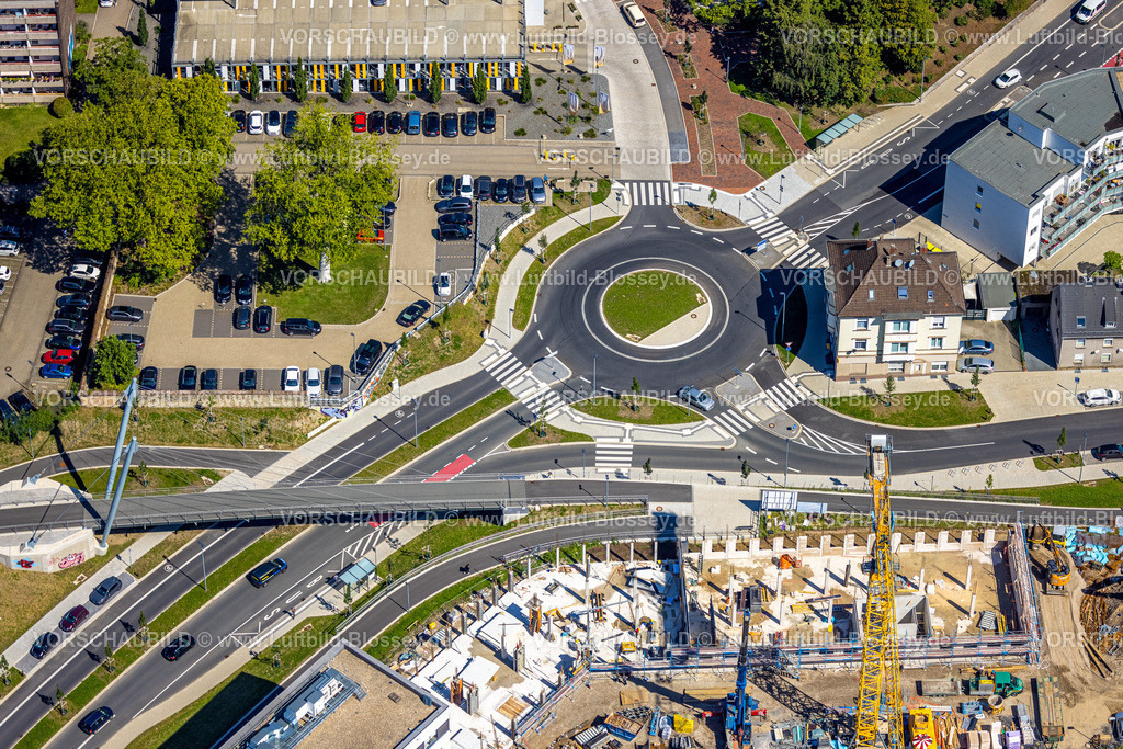 Witten230800510 | Luftbild, Neubaugebiet, Kreisverkehr Pferdebachstraße am EVK evang. Krankenhaus an der Radwegbrücke Rheinischer Esel, Sonnenschein, Witten, Ruhrgebiet, Nordrhein-Westfalen, Deutschland