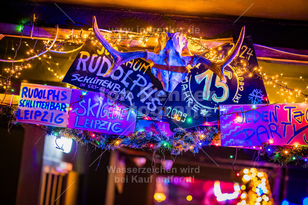 26-11-2024-RUDOLPHS-SCHLITTENBAR-LEIPZIG-LEIPZIG-COPYRIGHT-JON-RENKER-BILD-0007 | Erleben Sie unvergessliche Momente mit unserem professionellen Eventfotografen. Wir fangen Emotionen und Höhepunkte Ihrer Veranstaltung ein – von Festivals über Firmenfeiern bis zu Jubiläen. Vertrauen Sie auf kreative Perspektiven und hochwertige Bilder.  - Realisiert mit Pictrs.com