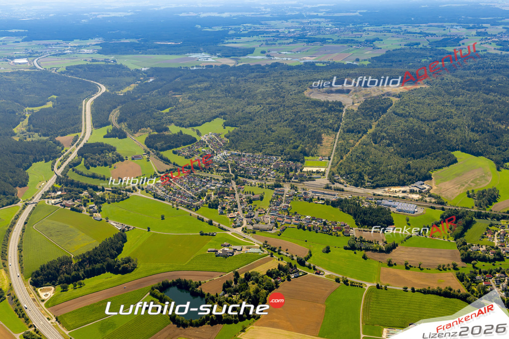 Das Luftbild zeigt :  Pechbrunn - Die Luftaufnahme wurde 2023 vom UL-Flugzeug aus erstellt ( keine Drohne ) - Hochauflösende Luftaufnahme - Für grossformatige Ausdrucke geeignet. Die Geschenkidee !Mit Lizenz und Bildrechte bestellbar