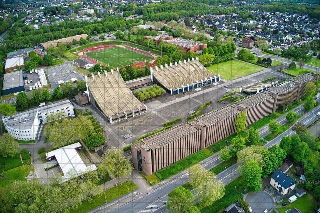 SP2021-05 LUFT  Stadtmittelpunkt Rathaus Europahalle Stadthalle Stadion Foto Lukas 1 | Das Rathaus-Ensemble am Stadtmittelpunkt . Über die Senerung der Gbäude wurde Anfang Juni 2021  in einer Sonderratssitzung beraten werden, fordert die FDP. - Realisiert mit Pictrs.com