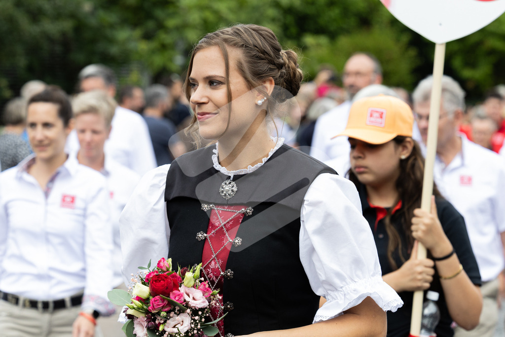 ESAF2025_Freitag_4031 | Die Schwinger des Schwyzer Kantonalen Schwingerverbandes: Fotos, die Dynamik und Leidenschaft festhalten, sowie emotionale Momente aus dem traditionellen Schwingsport zeigen. - Realisiert mit Pictrs.com