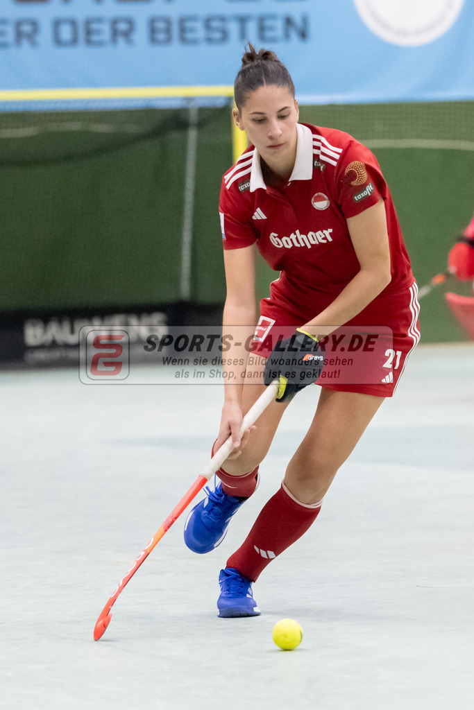 SFE_20241201_0057 | Köln, Deutschland, 01.12.2024:  Hockey 1. Bundesliga Damen Rot-Weiss Köln - HTC Uhlenhorst im KTHC Stadion Rot-Weiss Köln Tennis and Hockey Club am 01.12.2024 in Köln, Deutschland. (Foto von Stephan Fehrmann)Köln, Germany, 01.12.2024: Hockey 1. Bundesliga Damen Rot-Weiss Köln - HTC Uhlenhorst in KTHC Stadion Rot-Weiss Köln Tennis and Hockey Club at 01.12.2024 in Köln, Deutschland. (Foto from Stephan Fehrmann)