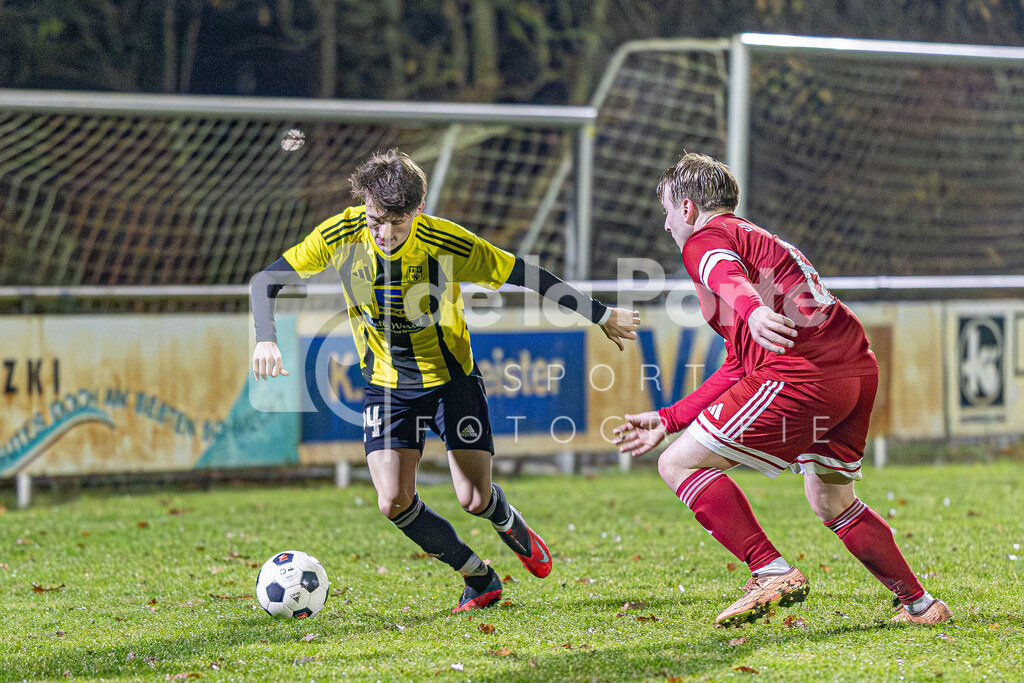 Die Wrestedter dominierten das Derby gegen Stadensen. Hier zieht Louis Ristau an Jan-Hendrik Meyer vorbei. | immodelaporte-sportfotos - Realisiert mit Pictrs.com
