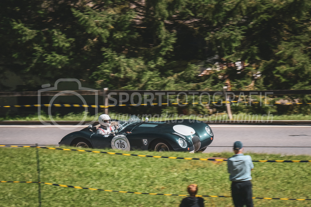 21. Arosa ClassicCar 2025 - 6. =September= 2025 | Marco Schweinfurth aus Hüttikon (SUI) in einem Jaguar Type C Proteus aus dem Jahre 1953 mit Startnummer 105 am Arosa ClassicCar 2025 in der Kategorie Alpine Performance..@arosaclassiccar, @arosa.official, #arosaclassiccar, #arosa, #76curves, #classiccarBild: Sportfotografie Markus Aeschimann | www.markus-aeschimann.ch - Realisiert mit Pictrs.com
