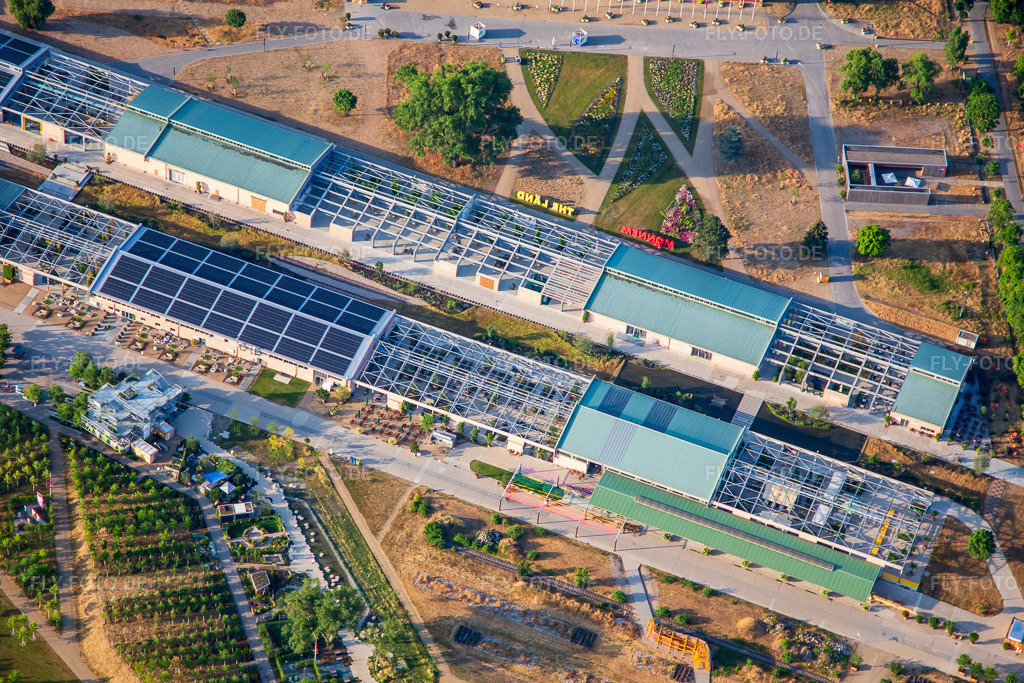 Luftbild: U-Halle auf dem Spinelli-Park der Bundesgartenschau Mannheim BUGA 2023 im Ortsteil Feudenheim in Mannheim im Bundesland Baden-Württemberg in Deutschland.Foto: IMG_136950.jpg vom 24.06.2023 durch Werner Riehm/FLY-FOTO.deAuflösung des Originals: 5472 x 3648 px