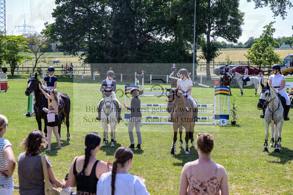 Reitturnier Voxtrup | Entdecke hochwertige Reitturnierfotos von Foto Oger. Professionell, emotional und authentisch – jetzt Lieblingsmomente im Shop bestellen.Deutschlandweite Turnierfotografie. - Realisiert mit Pictrs.com