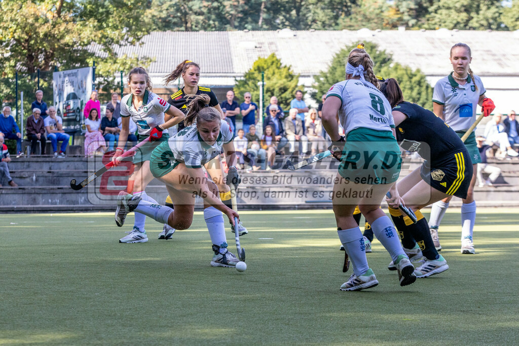 MJ_01.10.2023_F_UHTC-HTHC-14 | Lynn Neuheuser (Uhlenhorst Mülheim #28), Uhlenhorst Mülheim - Harvestehuder THC am 1.10.2023 im Waldstadion, Mülheim a. d. Ruhr