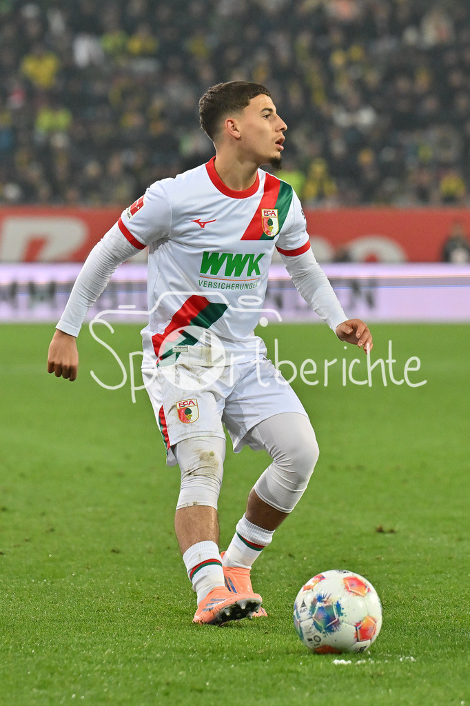 FC Augsburg - Borussia Dortmund | AUGSBURG, GERMANY - with ball Ismael Seifallah GHARBI (FC Augsburg 11) during the bundesliga match between FC Augsburg vs. Borussia Dortmund on matchday 9 at WWK Arena on October 31, 2025 in Augsburg, Germany / DFL REGULATIONS PROHIBIT ANY USE OF PHOTOGRAPHS AS IMAGE SEQUENCES AND/OR QUASI-VIDEO