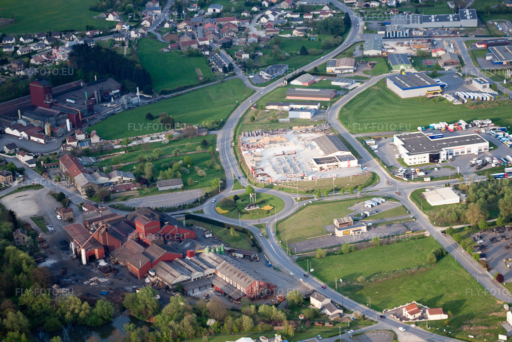 Vue aérienne: Vue de la ville à Vivier-au-Court dans le département Ardennes, France. Photo: IMG_39862.jpg prise le 16/04/2011 par Werner Riehm/FLY-FOTO.eu – Résolution de l'original: 4752 x 3168 px