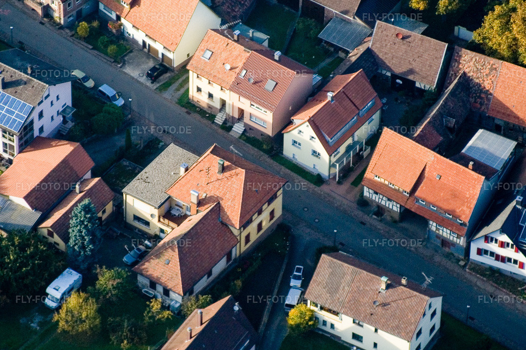Luftbild: Lange Straße im Ortsteil Schluttenbach in Ettlingen im Bundesland Baden-Württemberg in Deutschland. Foto: IMG_14064.jpg vom 11.10.2008 durch Werner Riehm/FLY-FOTO.de