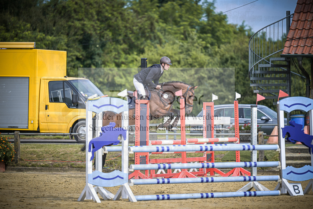 DOS_5163 | Entdecke hochwertige Reitturnierfotos von Foto Oger. Professionell, emotional und authentisch – jetzt Lieblingsmomente im Shop bestellen.Deutschlandweite Turnierfotografie. - Realisiert mit Pictrs.com