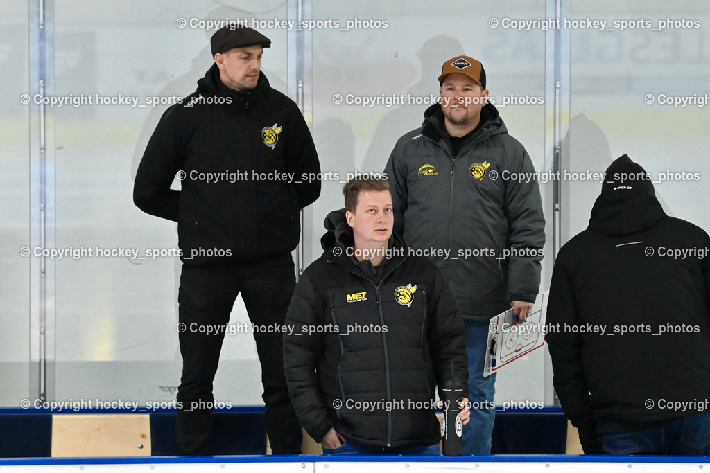 ESC Steindorf vs. EC Hornets Spittal 25.2.2024 | Headcoach EC Hornets Spittal ORZETEK Florian, Assistentcoach EC Hornets Spittal Buchbauer Thomas, Sportlicher Leiter EC Hornets Spittal Bodner Martin, ESC Steindorf vs. EC Hornets Spittal 25.2.2024, ESC Steindorf vs. EC Hornets Spittal 25.2.2024 am 25.02.2024 in Steindorf (Ossiachersee Halle), Austria, (Photo by Bernd Stefan)