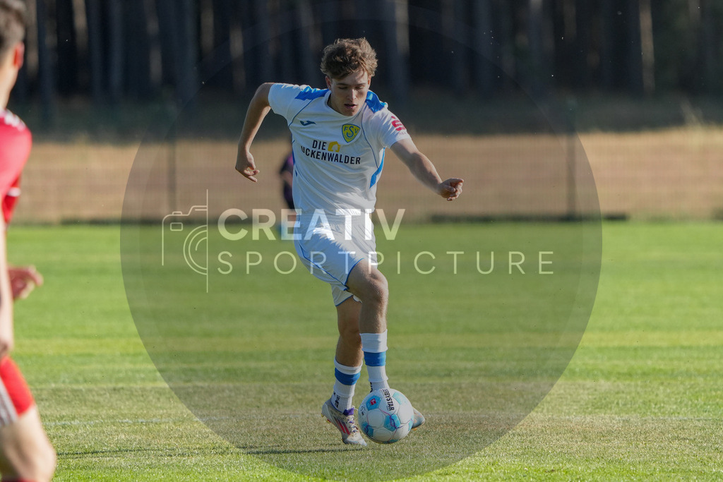 Fußball, Herren, Freundschaftsspiel, Testspiel, SG 1910 Woltersdorf vs. FSV 63 Luckenwalde, Freitag 20.06.2025, Sportplatz Woltersdorf, | Fußball, Herren, Freundschaftsspiel, Testspiel, SG 1910 Woltersdorf vs. FSV 63 Luckenwalde, Freitag 20.06.2025, Sportplatz Woltersdorf, Im Bild: Luca Dreihardt (Luckenwalde) - Realisiert mit Pictrs.com