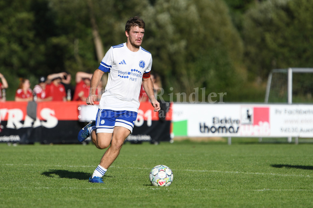 SV Auerbach : SV HabischriedSpVgg GW Deggendorf : TSV Karpfham | Dennis Edenhofer ( SV Habischried) - Realisiert mit Pictrs.com