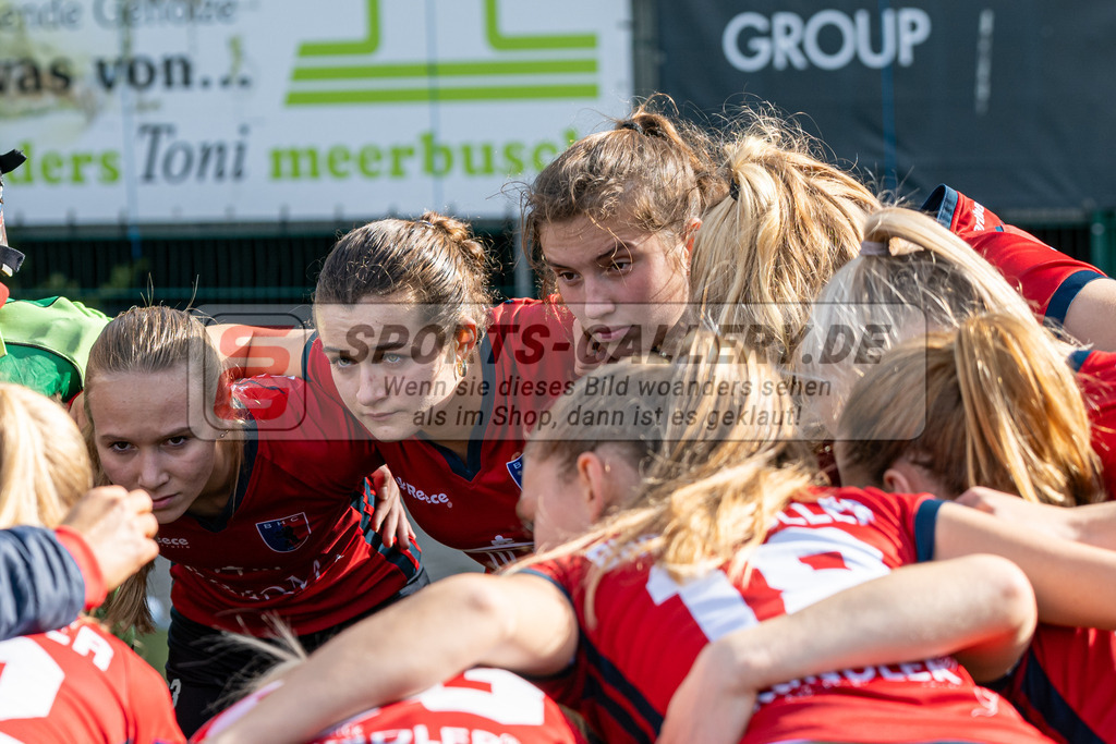 SFE_20231021_0014 | Deutsche Meisterschaft Weibliche U16 Halbfinale Uhlenhorst Mülheim - Berliner HC am 21.10.2023 in Köln (Düsseldorfer Hockeyclub 1905 e.V.), Photo: Stephan Fehrmann 2023 (Sports-Gallery)